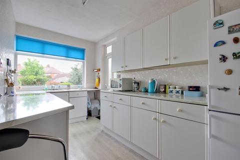 3 bedroom terraced house for sale, Bricknell Avenue, Cottingham