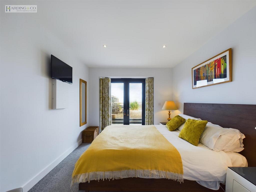Bedroom 1 ii.jpg