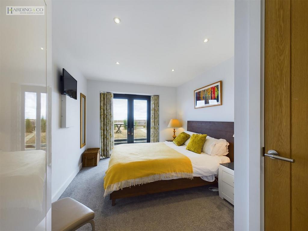 Bedroom 1.jpg
