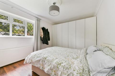 2 bedroom flat to rent, Wood Lodge