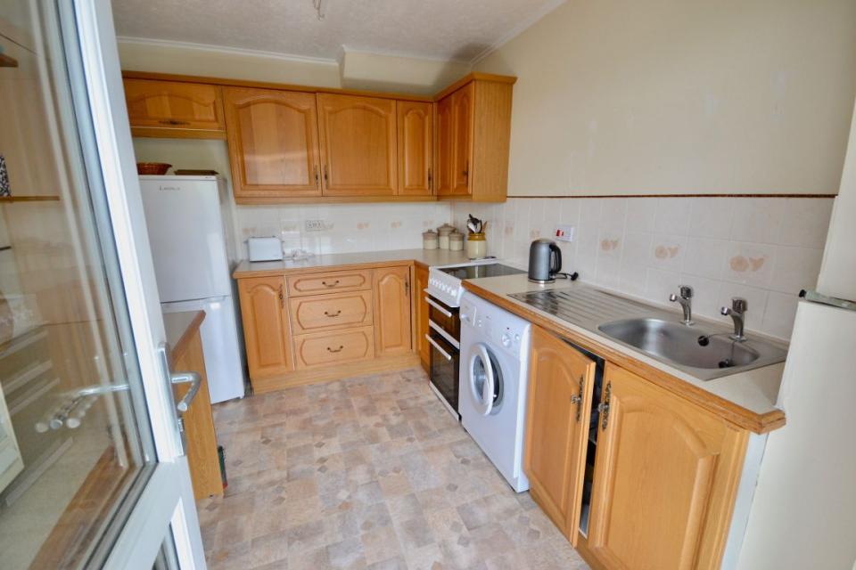 2, Whitehaugh ViewHawick, TD9 0DF 3 bed terraced house for sale £100,000