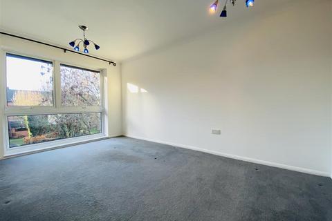 3 bedroom apartment to rent, Laleham Road, Shepperton TW17