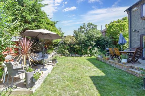 15 Fairfield Park, Broadstairs, CT10 2JT