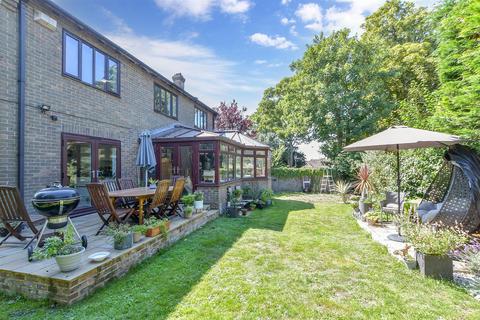 15 Fairfield Park, Broadstairs, CT10 2JT