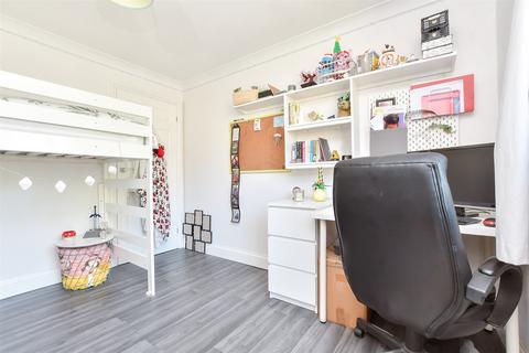 15 Fairfield Park, Broadstairs, CT10 2JT