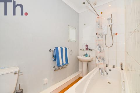 1 bedroom flat for sale, Starks House, Freshwater PO40