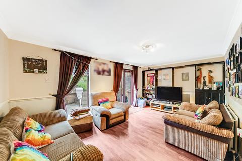 5 bedroom terraced house for sale, Linnett Close, E4