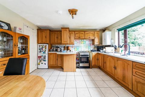 5 bedroom terraced house for sale, Linnett Close, E4