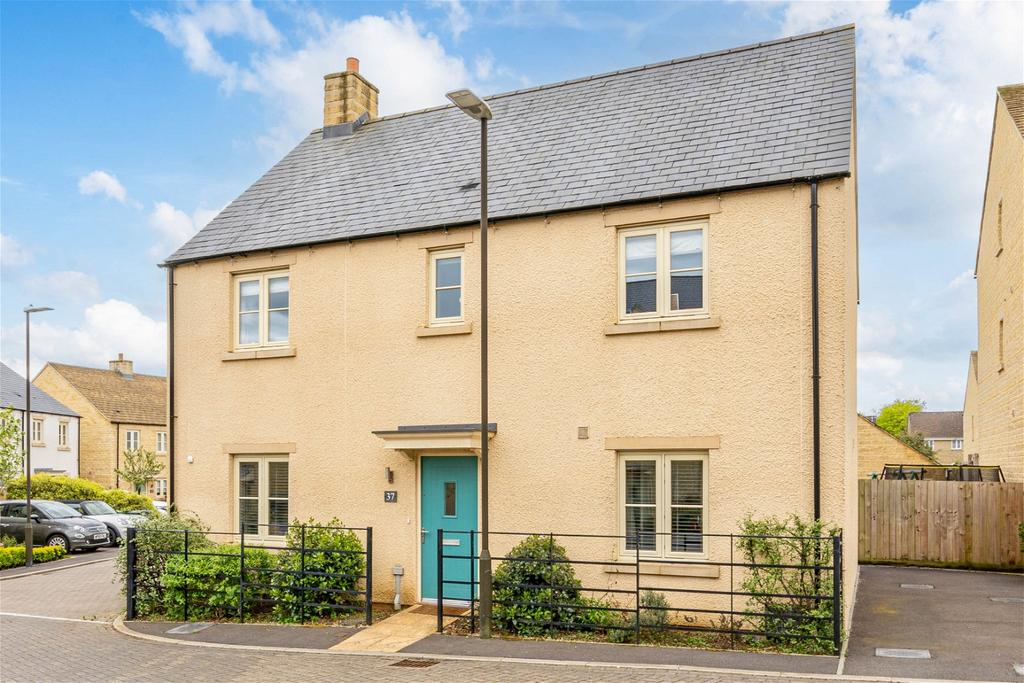 Brays Avenue, Tetbury 4 bed detached house for sale £600,000