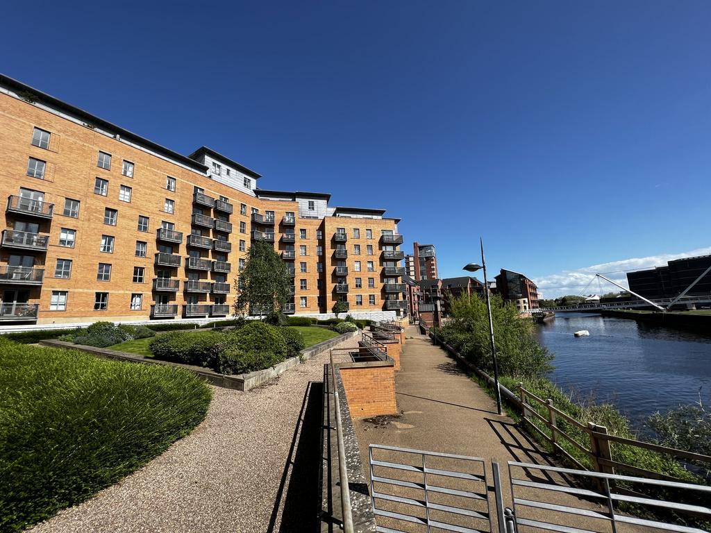 Merchants Quay, East Street, Leeds... 2 bed flat £1,300 pcm (£300 pw)