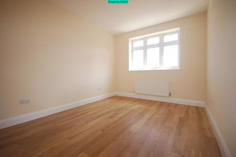 2 bedroom flat to rent, High Road, London, N20