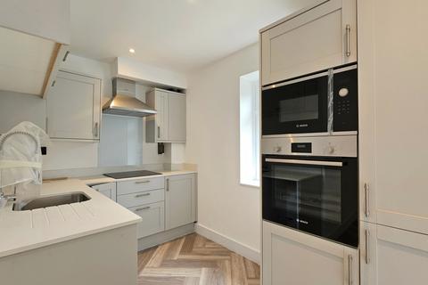 2 bedroom flat to rent, Smitham Downs Road, Croydon CR8