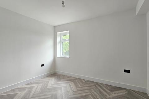 2 bedroom flat to rent, Smitham Downs Road, Croydon CR8