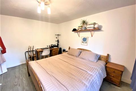 2 bedroom maisonette to rent, Oakwood House, Surbiton, Surrey