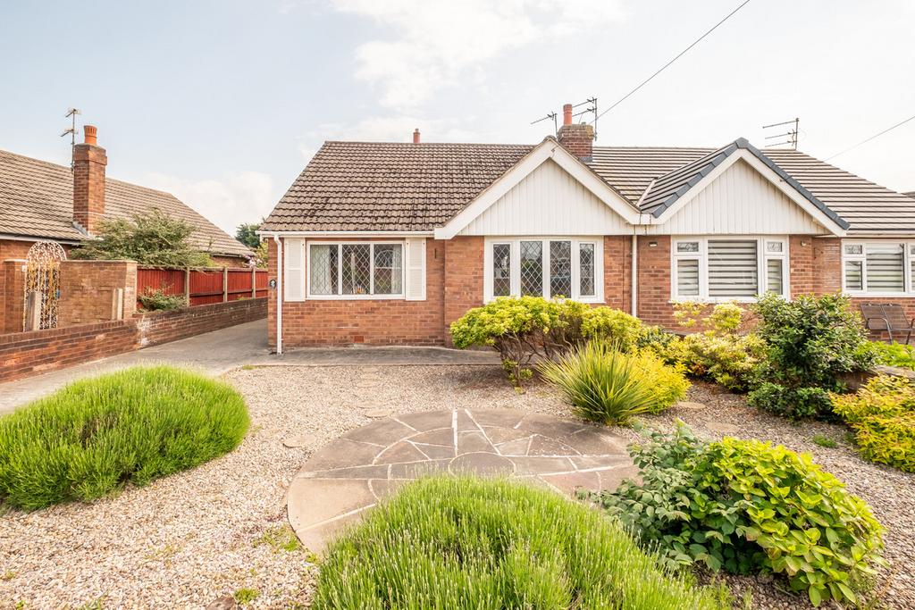 Singleton Avenue, Lytham St. Annes, FY8 2 bed semidetached bungalow for sale £195,000