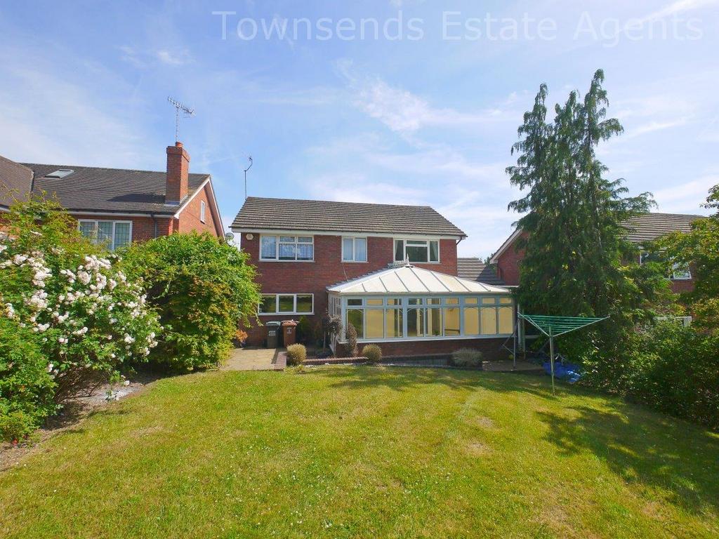 Batchworth Lane, Northwood HA6 4 bed detached house £3,300 pcm (£762 pw)