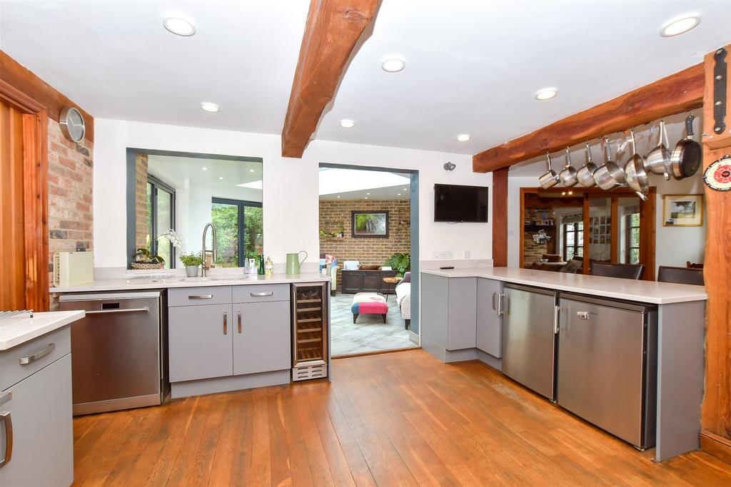 Kitchen/Dining Area