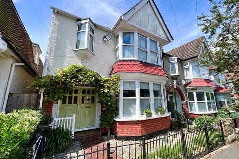 4 bedroom end of terrace house for sale, Leigh on Sea SS9