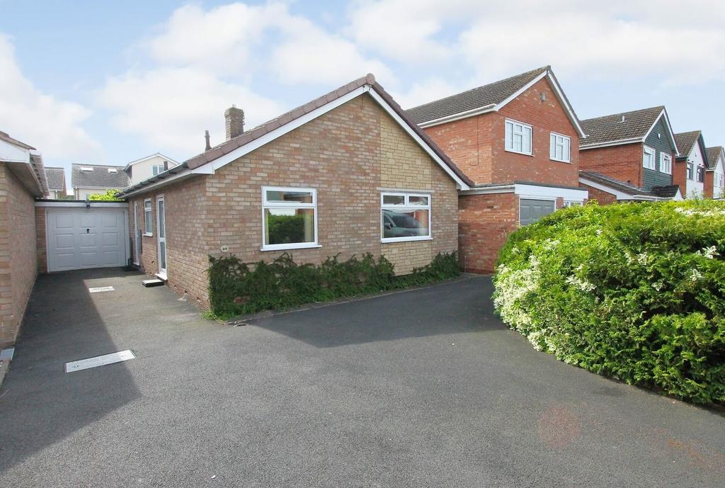 Audley Drive, Kidderminster, DY11 2 bed detached bungalow for sale £
