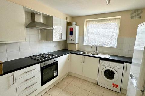 2 bedroom apartment to rent, Rochford Gardens, Slough