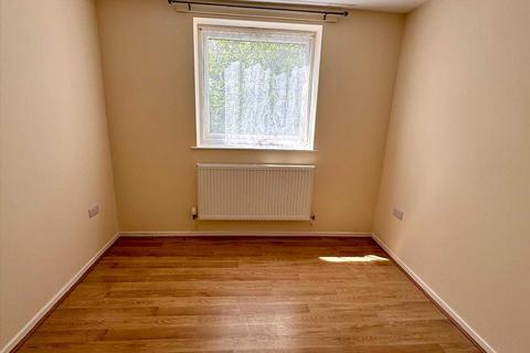 2 bedroom apartment to rent, Rochford Gardens, Slough