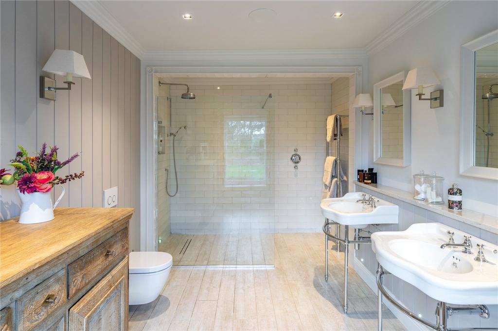 Principal Bathroom