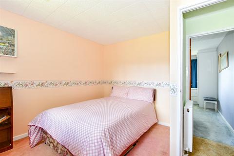 72 Warren Drive, Crawley, RH11 0DL