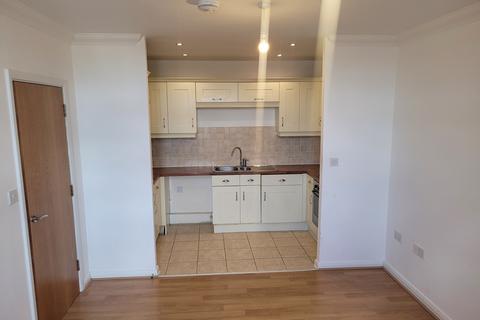 2 bedroom flat to rent, 118 Midland Road, High Town, Luton, LU2