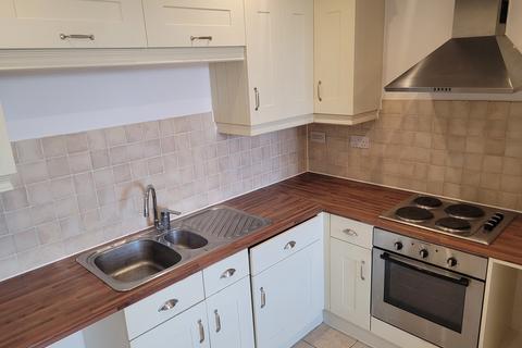 2 bedroom flat to rent, 118 Midland Road, High Town, Luton, LU2