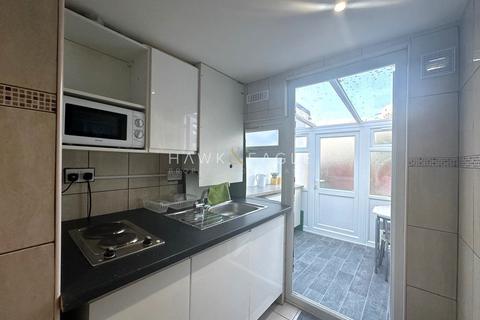 1 bedroom flat to rent, Basildon Avenue, Ilford, Essex. IG5
