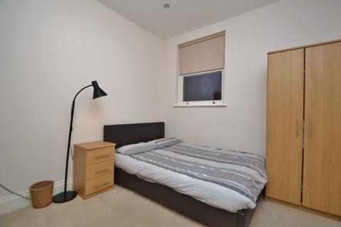 2 bedroom flat to rent, 14 Hollin Lane, Leeds LS16