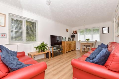 1 bedroom flat for sale, Court Bushes Road, Whyteleafe, Surrey