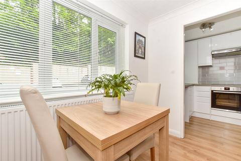 1 bedroom flat for sale, Court Bushes Road, Whyteleafe, Surrey