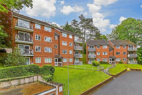 1 bedroom flat for sale, Court Bushes Road, Whyteleafe, Surrey