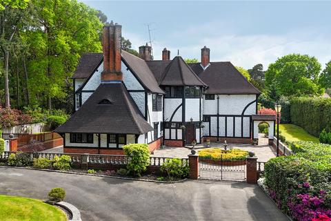 6 bedroom detached house for sale, London Road, Surrey GU15