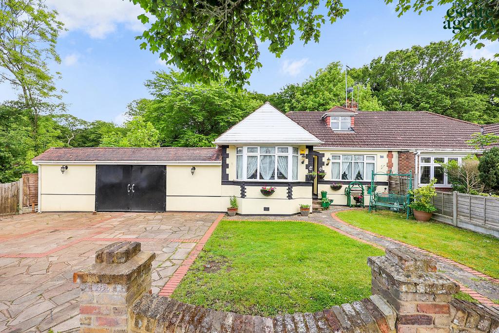 The Avenue, Highams Park, E4 4 bed semidetached bungalow for sale £