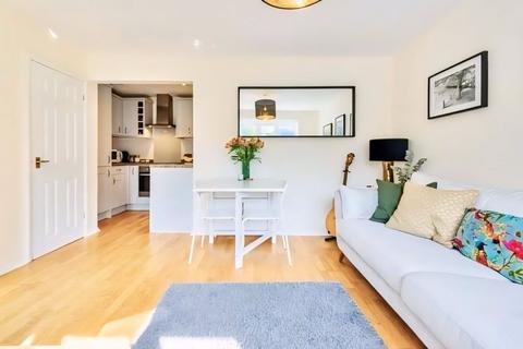 1 bedroom apartment to rent, Broad Ha'penny, Farnham, Surrey, GU10