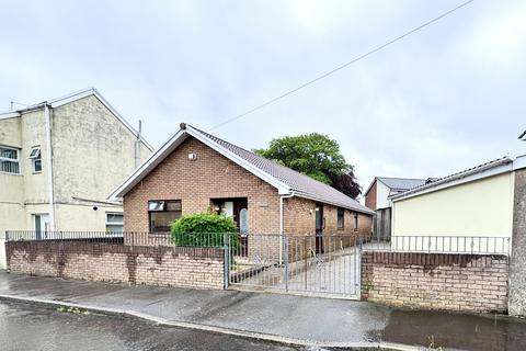3 bedroom detached bungalow for sale, Cross Street, Aberdare CF44