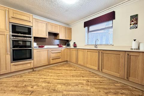 3 bedroom detached bungalow for sale, Cross Street, Aberdare CF44