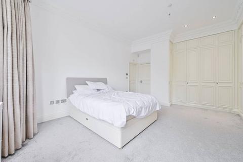 3 bedroom flat to rent, Abbey Road, St John's Wood, London, NW8