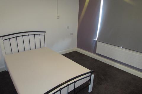 Studio to rent, Abbey Road,  Ilford, IG2