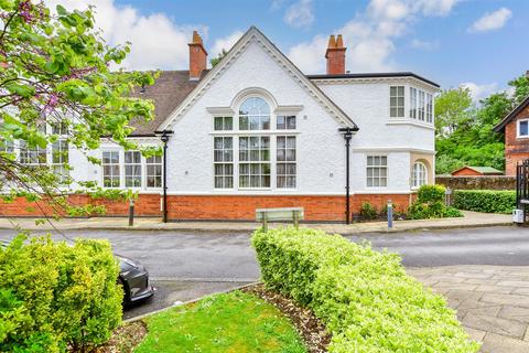 2 bedroom ground floor flat for sale, Old School Close, Redhill, Surrey