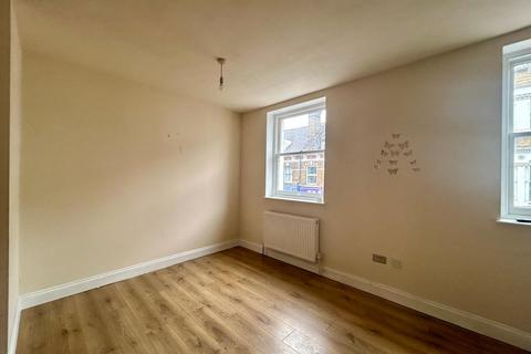 2 bedroom flat to rent, Norwood Junction High Street, London, SE25