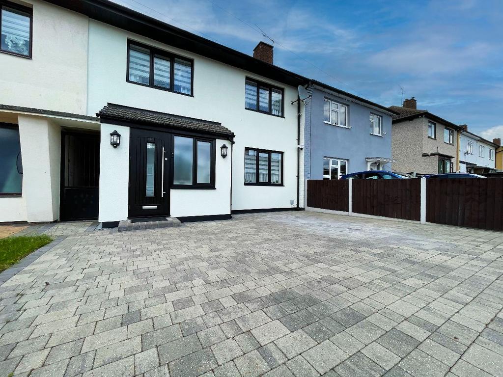 Retford Road, Harold Hill, Romford, RM3 3 bed terraced house for sale