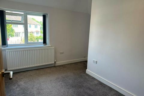 3 bedroom semi-detached house to rent, Ditton Road, Slough SL3