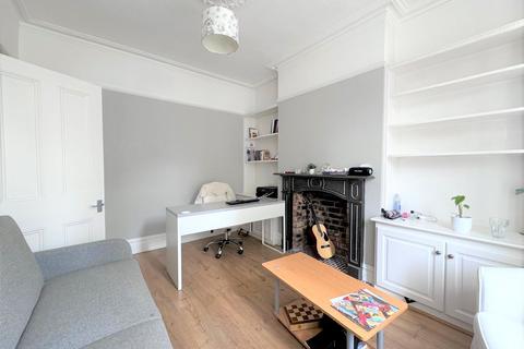 2 bedroom maisonette to rent, Lyndhurst Road, Bowes Park, London, N22