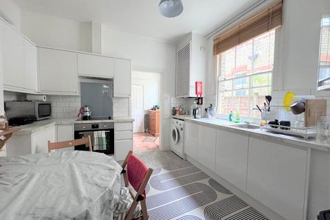 2 bedroom maisonette to rent, Lyndhurst Road, Bowes Park, London, N22