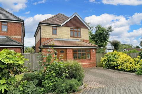 3 bedroom detached house for sale, Woodland Gardens, Blackfield, SO45