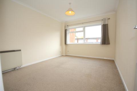 2 bedroom flat to rent, Woking GU21
