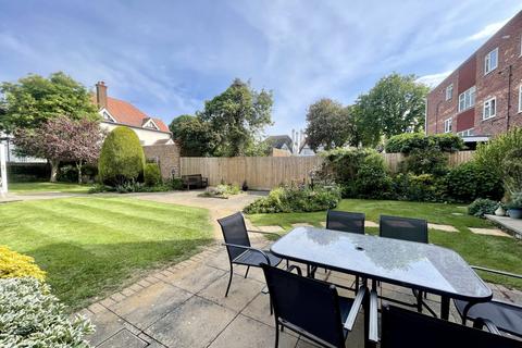 2 bedroom apartment for sale, Thorpe Hall Avenue, Thorpe Bay, Essex, SS1